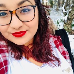 Meet your Posher, Alejandra